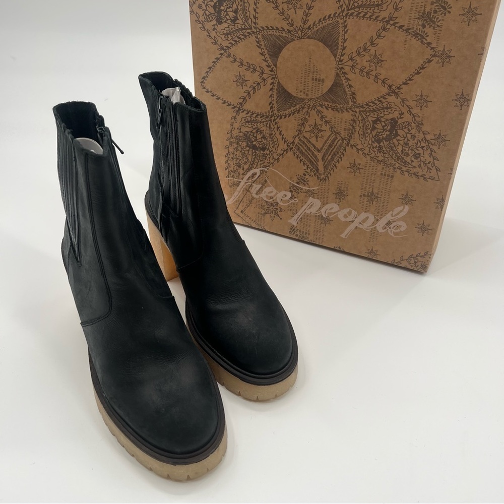 NWT Free People James Chelsea Black Boots Chunky Feels Ankle Booties 38.5 US 8.5 - Picture 16 of 16
